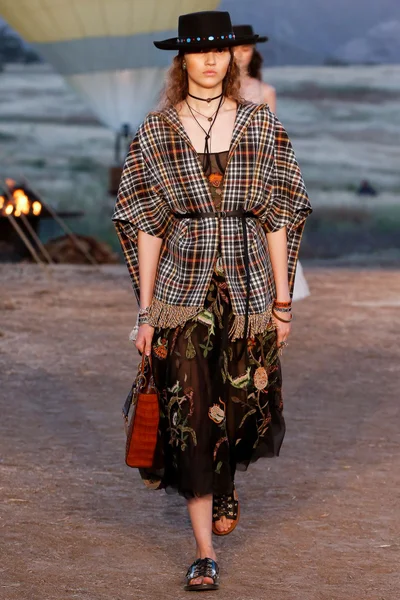Look 8